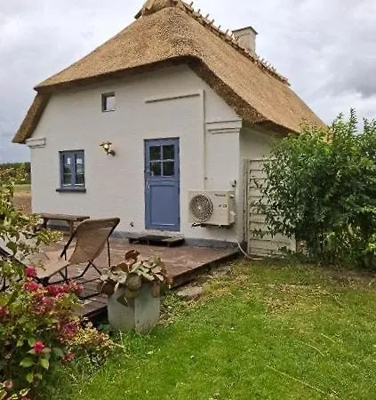 Peaceful Summer House Near Ulvemosehule Forest Feriehus *