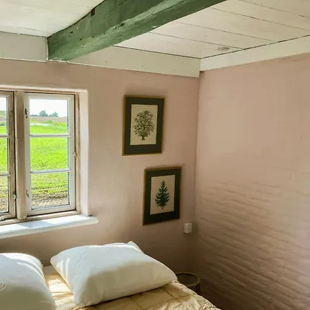 Peaceful Summer House Near Ulvemosehule Forest Feriehus *